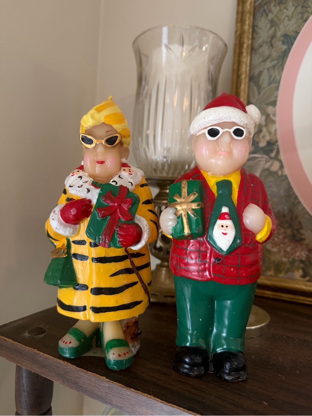Holiday Couple Figurine Set - Yellow & Red Christmas Décor